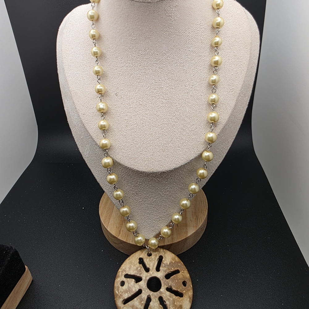 Elegant Gold Pearl Necklace (1582)